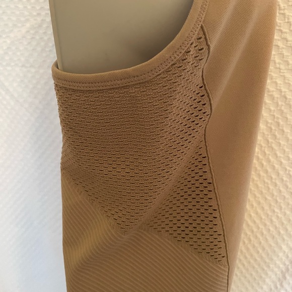 Athleta razorback tank top size medium - Picture 4 of 4